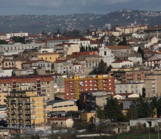 Mastella chiude le scuole in città