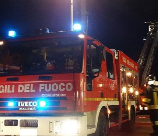 Inizio anno agitato a Montesarchio: a fuoco tetto di una casa e rissa in un locale, giovane in ospedale