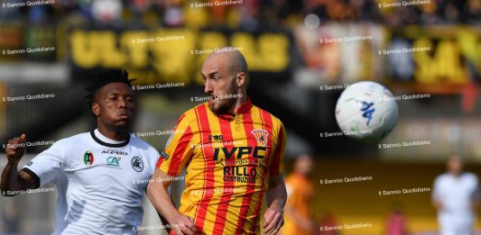 La Fifa stanga lo Spezia per trasferimenti illeciti: nel 2019 il Benevento fece ricorso, ma per la Figc era tutto regolare