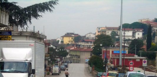 Ponte – Lavori in strada, vigile minacciato con un coltello