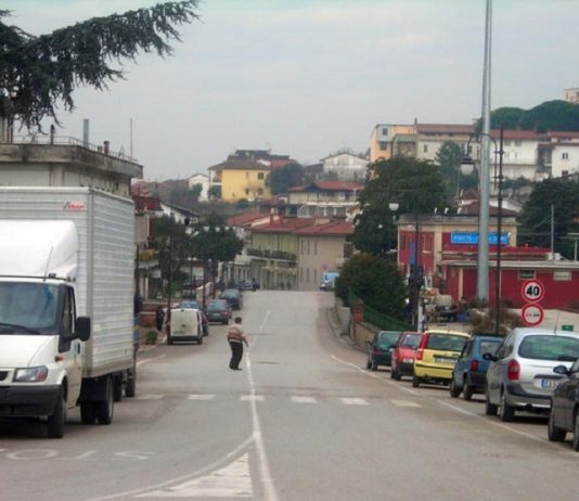Ponte – Lavori in strada, vigile minacciato con un coltello