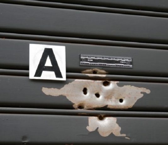 Colpi di fucile contro una sala scommesse