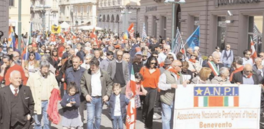 “Guardia alta contro il fascismo”