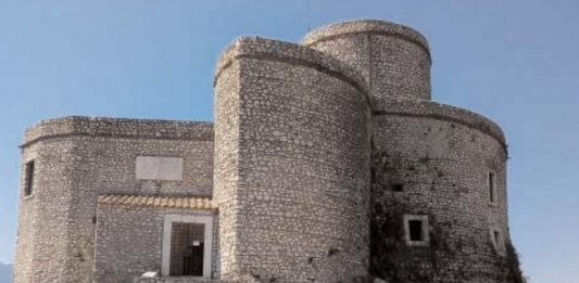 Montesarchio – Nessuna tregua per la Torre, ancora raid vandalici