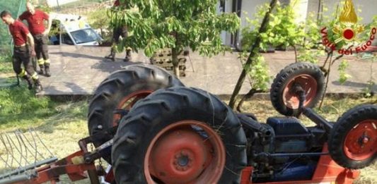 Crolla un muro, agricoltore salvo per miracolo