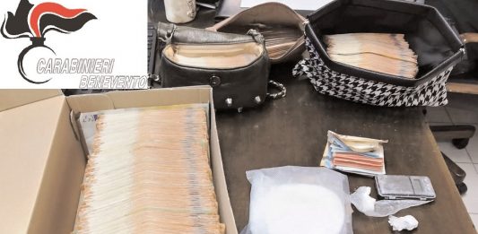 Preso pusher con una barca di soldi