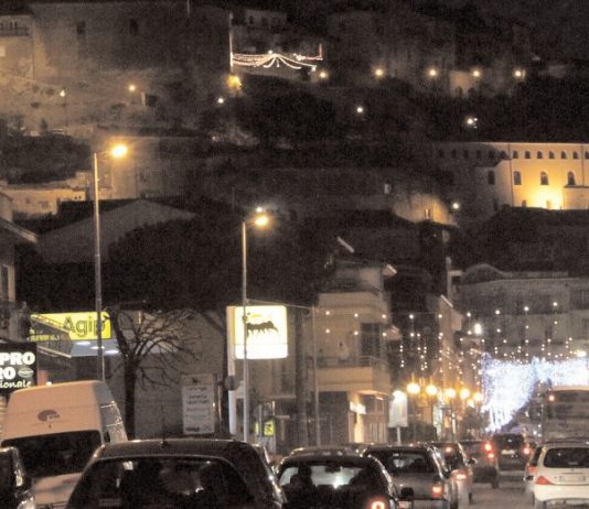 Montesarchio – Beccati a festeggiare su un balcone, l’ira del Sindaco: “Multe e quarantena obbligatoria per i presenti”