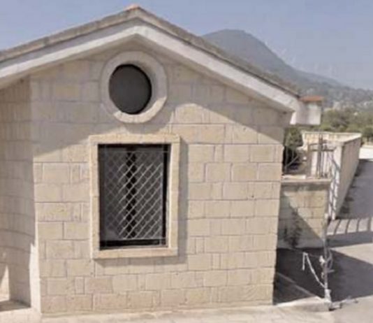Sant’Agata de’ Goti – Cimitero, stretta su manufatti privati in abbandono
