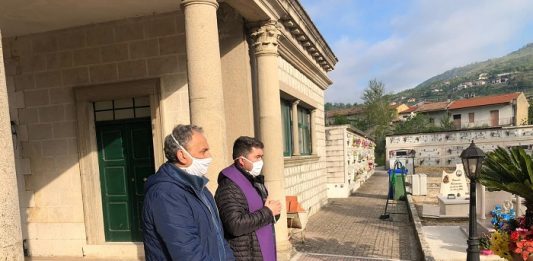 Scontro tra Sindaci sull’apertura dei cimiteri