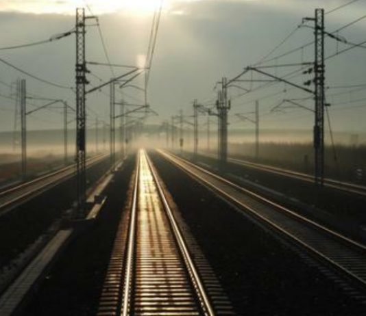 Treno alta velocità urta carrello, circolazione bloccata e disagi per i passeggeri