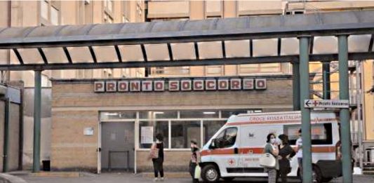 Caso Covid, chiuso il Pronto soccorso: ambulanze in fila per qualche ora