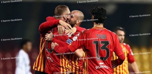 Il Benevento a Parma con gli uomini contati: sei assenti e tre giallorossi non al meglio, Inzaghi sceglie il 4-4-2