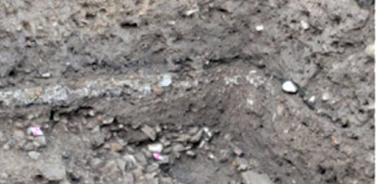 Ritrovamento archeologico a Piazza Piano di Corte: alla luce cinta muraria e ceramiche dell’epoca romana