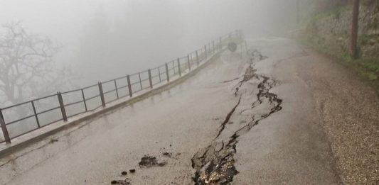 Montefalcone – Si apre una frana, disagi in paese: danni alla linea del gas, serviranno giorni per il ripristino