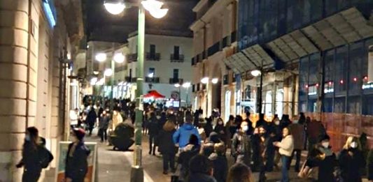 Commercio, i contagi rovinano gli affari natalizi: pioggia di disdette per ristoranti e locali