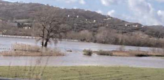 Il Volturno torna a far paura: l’intera area della fondovalle Isclero finisce sott’acqua, i sindaci chiedono interventi urgenti