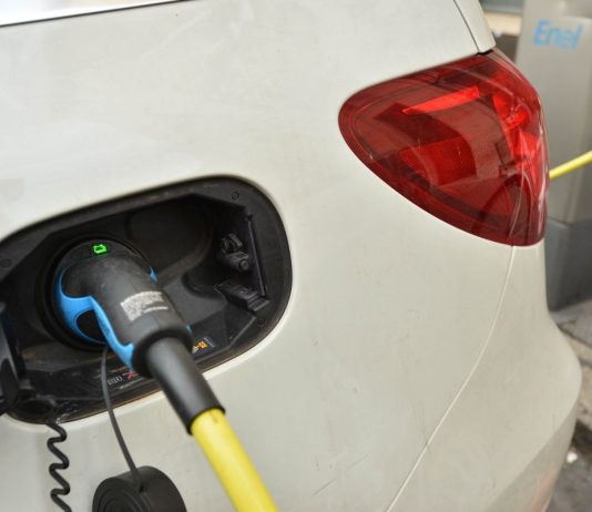 Veicoli elettrici, in arrivo 11 colonnine di ricarica in città