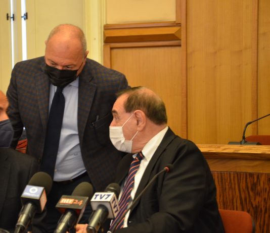 Pd e Avs incalzano Mastella: “Santamaria organizzatore di un evento elettorale, si faccia chiarezza”