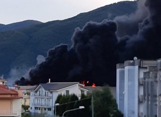 Incendio Airola, personale Sapa per la rimozione di detriti nei terreni: posizionata cisterna per evitare che le acque finiscano nelle falde