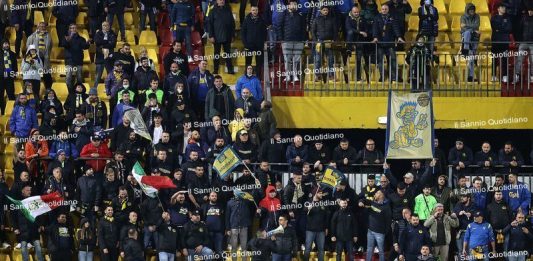 Da Frosinone: «Sassi contro pullman dei tifosi», ma alla Questura di Benevento non sono arrivate denunce