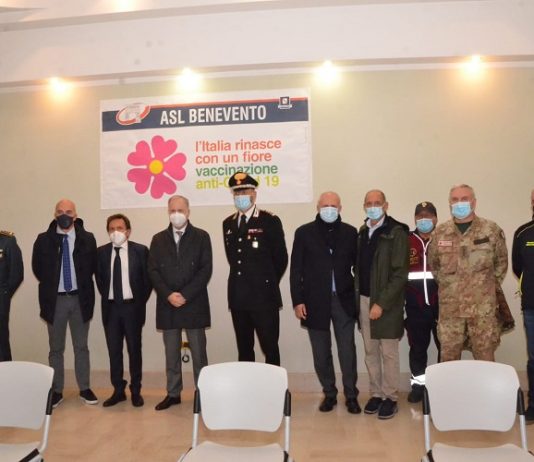 Vaccini antinfluenzale, partita la campagna: le autorità danno l’esempio