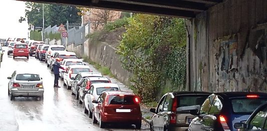 Tamponi, ancora code chilometriche e lunghe attese