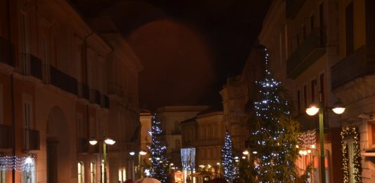 Natale, sì alle luminarie a led lungo il Corso: Comune apre alle sponsorizzazioni