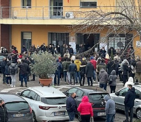 Tamponi e vaccini, open day presi d’assalto