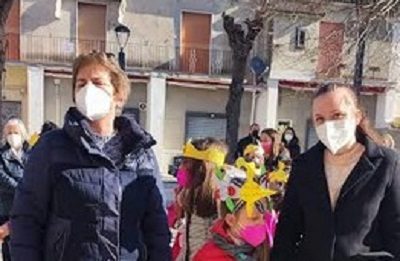 Montesarchio – Primo giorno di scuola tra applausi e palloncini per Dascha, bimba scappata dalla guerra