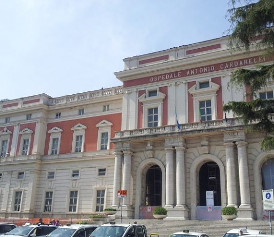 65enne di Sant’Agata muore al ‘Cardarelli’, la famiglia denuncia il furto di oggetti in oro
