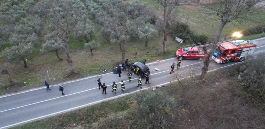 Ancora sangue sulle strade sannite: auto contro un albero, muore 38enne di Benevento