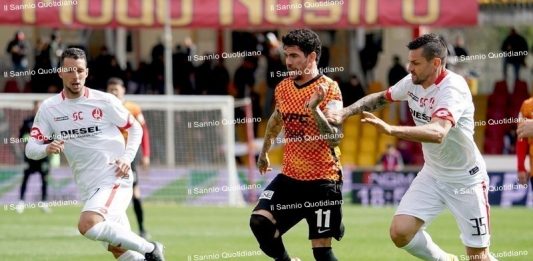 Benevento, Caserta prepara novità per Cosenza: ci sono Tello e Farias in rampa di lancio