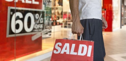Saldi al via, bene i centri commerciali