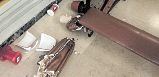 Sfregio blasfemo nella cappella dell’ospedale: distrutta statua di San Pio, danneggiata una della Vergine Maria