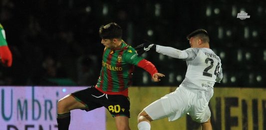 Karic è arrivato ieri, oggi tocca a Koutsoupias. Proposto un terzino destro svincolato