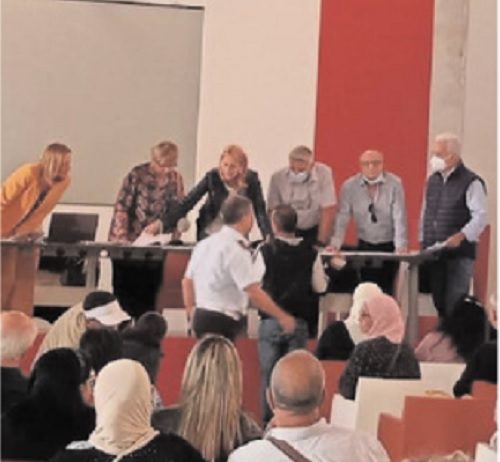 Case popolari, alloggi assegnati: inquilini firmano, ma non sono mancate le scintille
