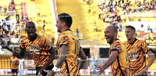 Benevento, Cannavaro studia l’attacco: Forte non recupera, in rampa di lancio Simy e Farias