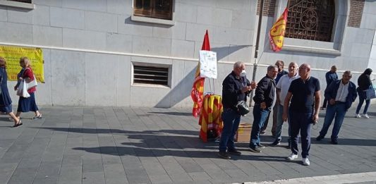 Ieri sit-in dell’Usb: Famiglie povere e pmi non reggono aumenti, basta speculazioni”