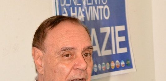 Offese Mastella sui social, il sindaco ritira la querela: “Disposto a perdonare”
