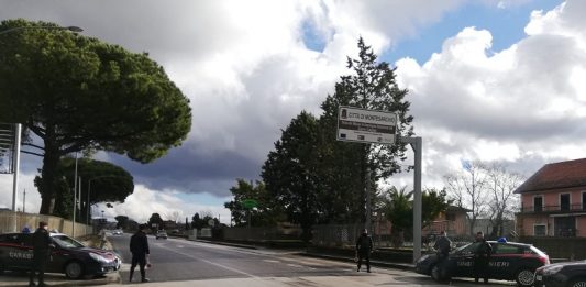 Beccati con oltre un chilo di droga lungo l’asse Montesarchio-Napoli, due persone in manette
