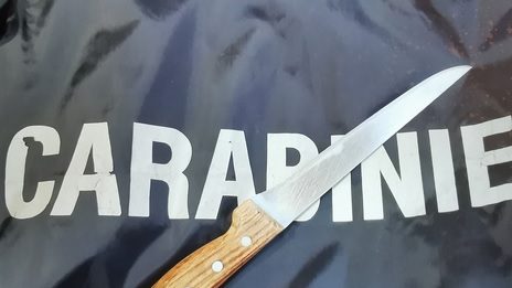 In giro per la città con un coltello, denunciato 60enne