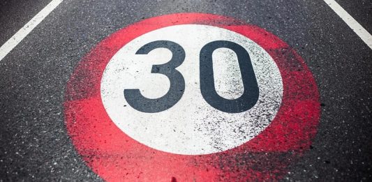 In via San Vitale scatta il limite di 30 km orari