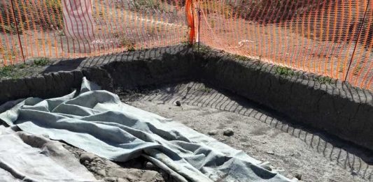 San Nicola Manfredi, strada romana riaffiora dagli scavi: potrebbe essere l’Appia Antica