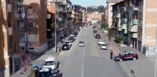 Arancia Meccanica in città, uno degli indagati posta video su TikTok mentre è ai domiciliari