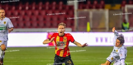 Il ginocchio fa crack, il Benevento perde Nardi: ora servono rinforzi con urgenza