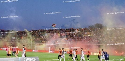 Il Benevento va a caccia della rimonta in un ‘Vigorito’ infuocato: Auteri ne cambia due