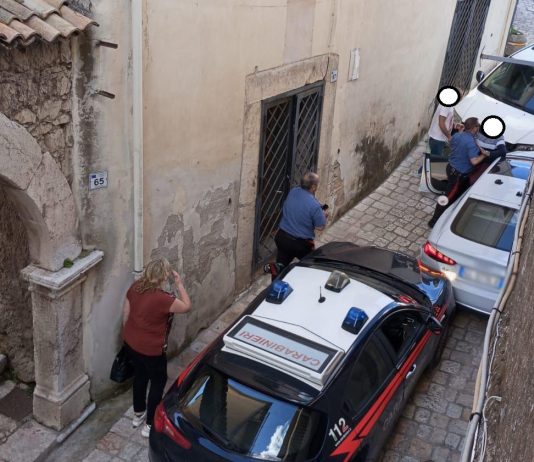 Non si ferma all’alt dei Carabinieri e travolge un’altra auto: ristoratore in ospedale, fuggitivo bloccato