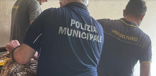 Anziana di Montesarchio barricata in casa da mesi, trasportata in ospedale