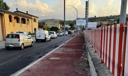 Lavori sull’Appia, traffico in tilt: code di tre chilometri, automobilisti esasperati