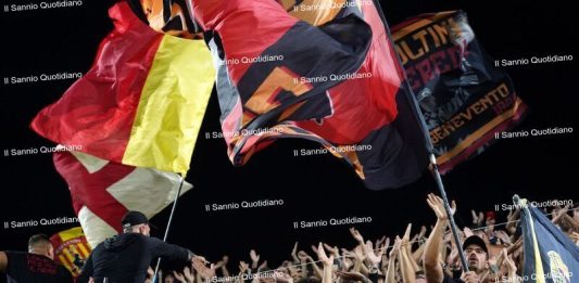 Arriva la Strega, il Monopoli aumenta del 50% i prezzi dei tagliandi: salasso per i tifosi giallorossi